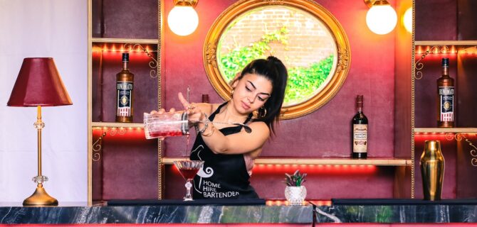 barlady-5130092_1280